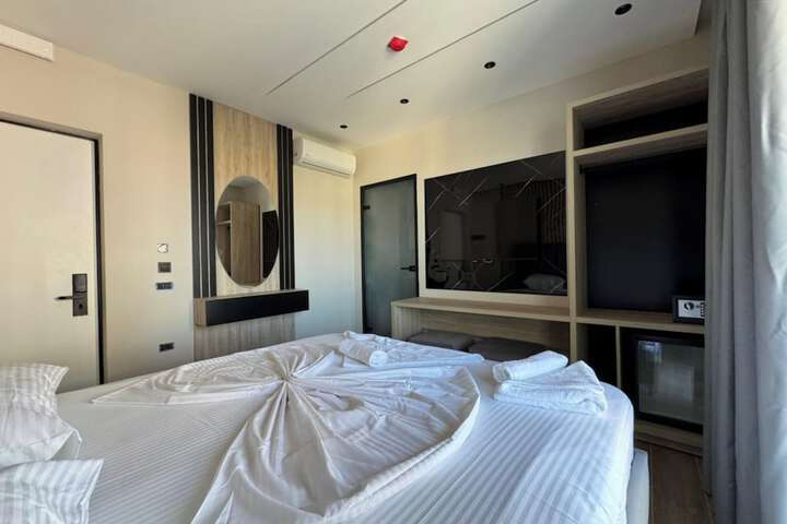 Room 40 of 85