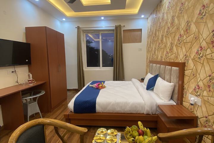 Room 9 of 30