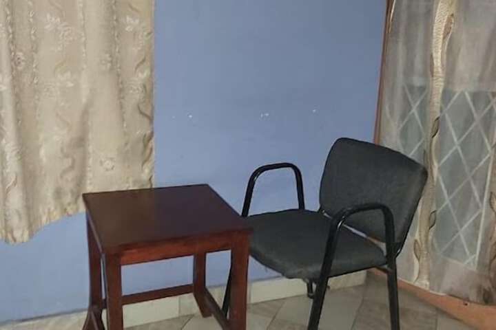 Room 4 of 16