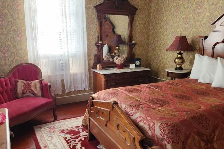 Room 10 of 29