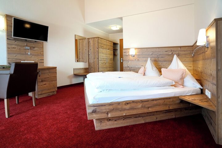 Room 6 of 34