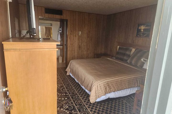 Room 6 of 19