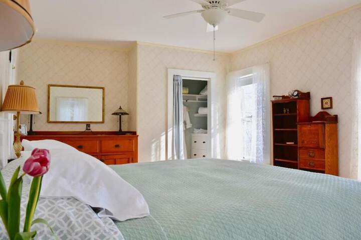 Room 17 of 49