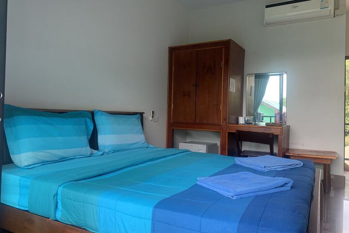 Room 4 of 16