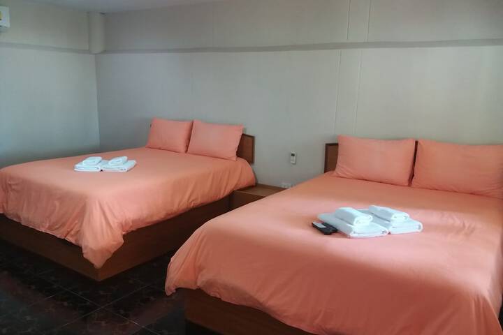Room 4 of 33