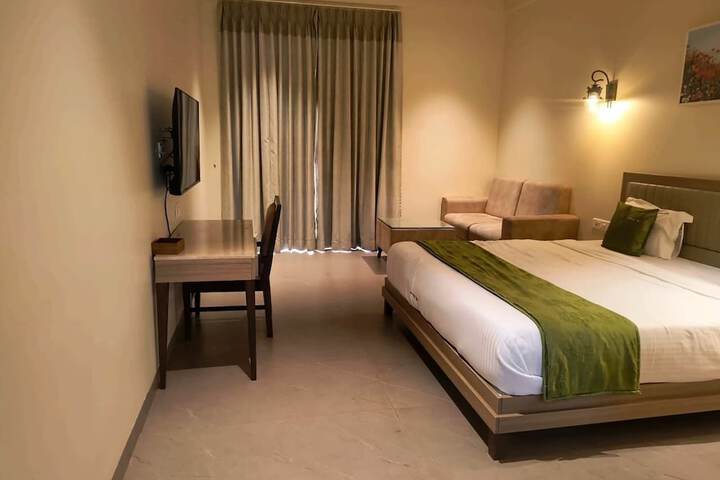 Room 8 of 27