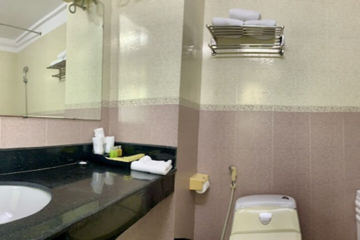 Room 33 of 52