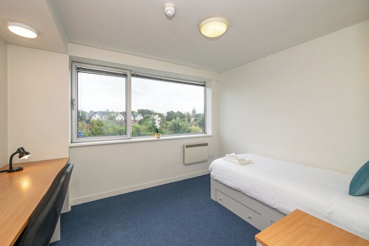 Room 4 of 37