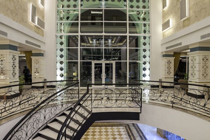 Entrance & Lobby