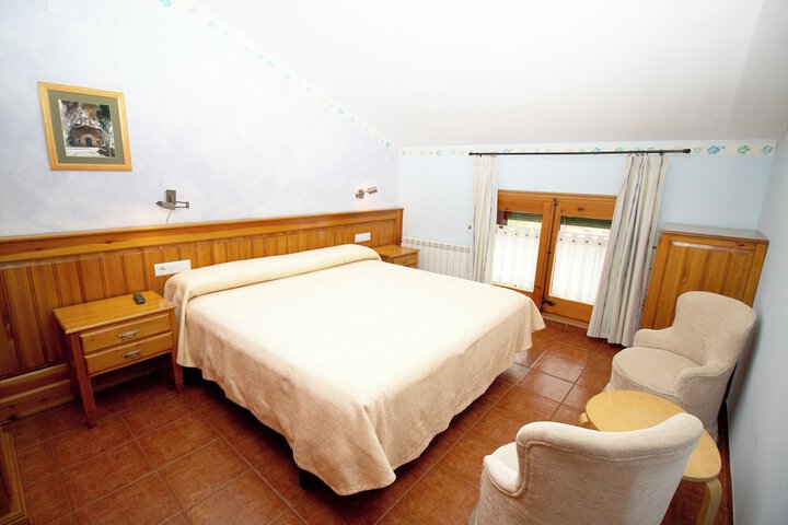 Room 11 of 18