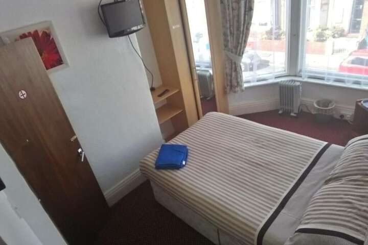 Room 14 of 37