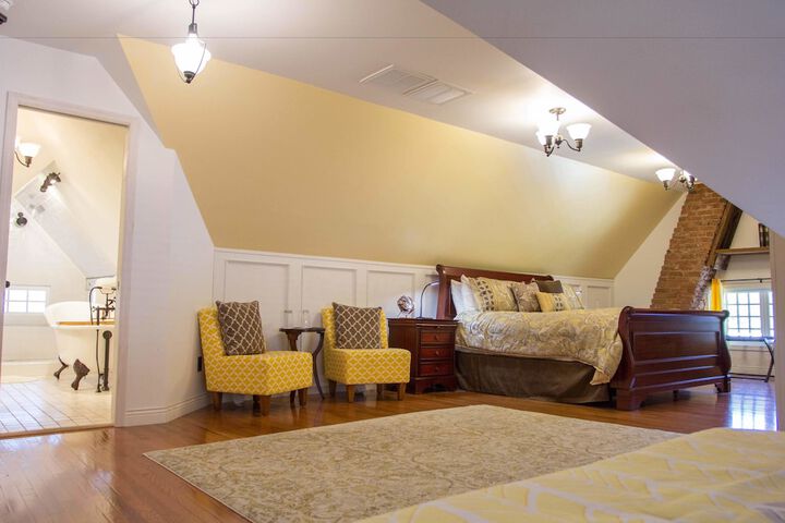 Room 6 of 124