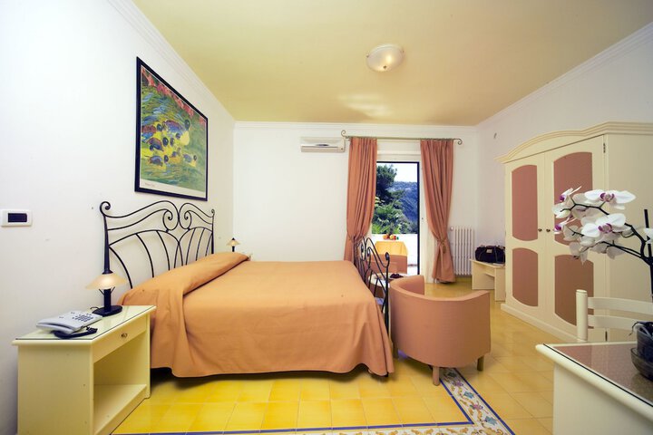 Room 8 of 60