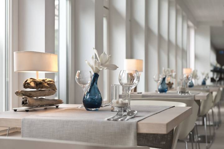 Dining 34 of 42