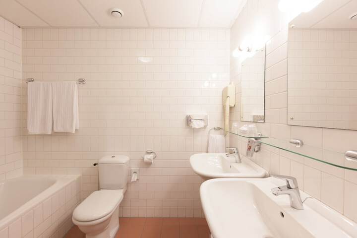 Room 35 of 105