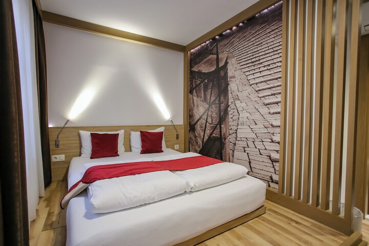 Room 13 of 70