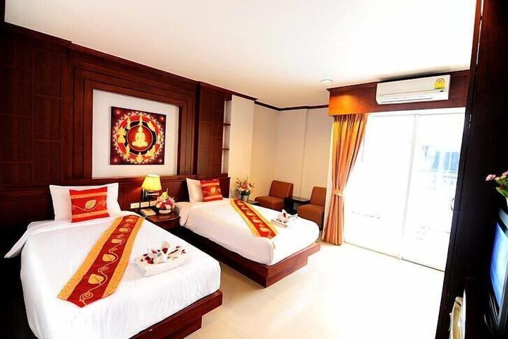 Room 9 of 42