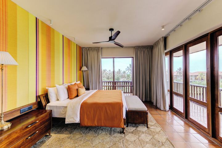 Room 10 of 77