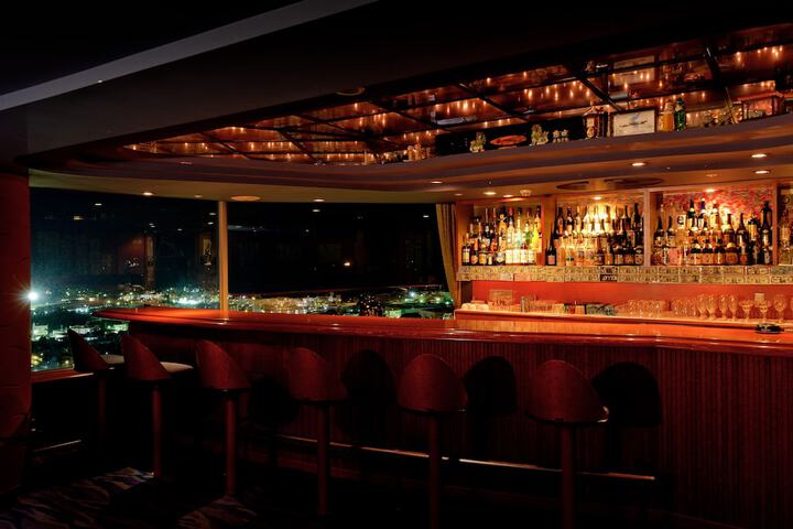 Lounge 27 of 32