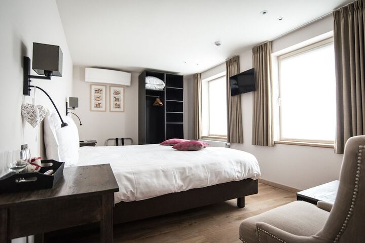 Room 4 of 30