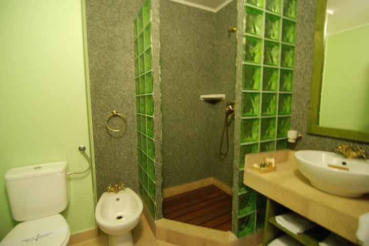 Room 17 of 36