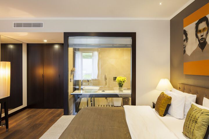 Room 44 of 74