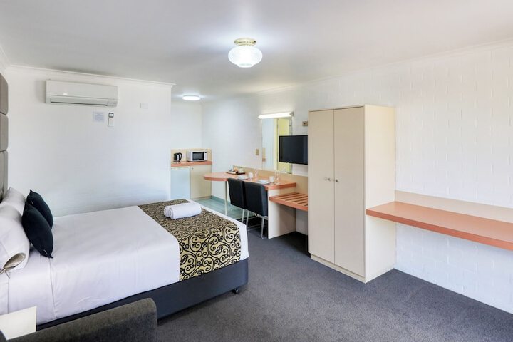Room 11 of 38