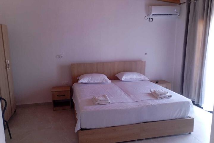 Room 9 of 38