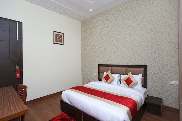 Room 13 of 26