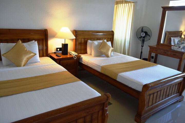 Room 5 of 11