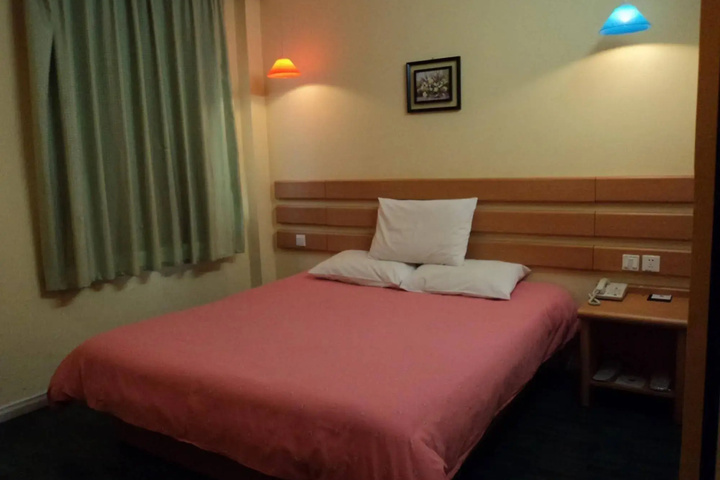 Room 2 of 8