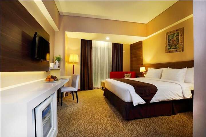 Room 4 of 18