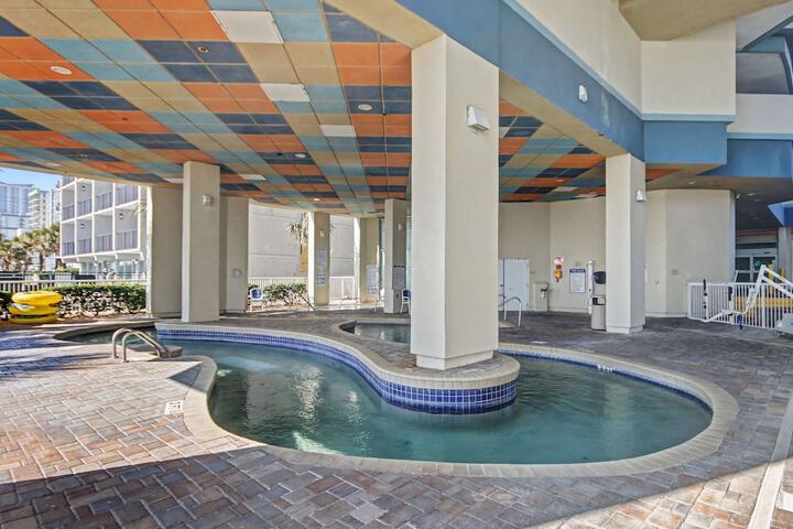 Pool 125 of 164