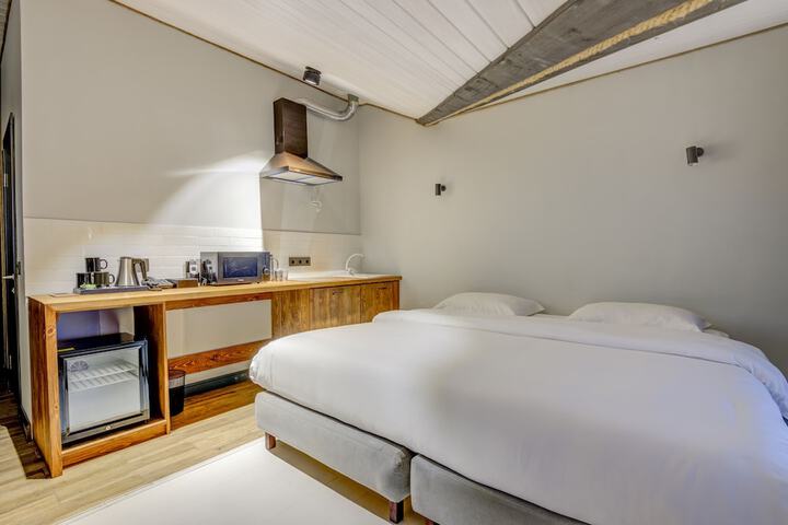 Room 17 of 38
