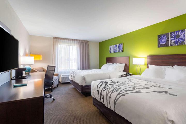 2 Queen Beds (10 of 10)