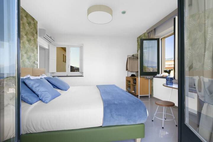 Room 8 of 99