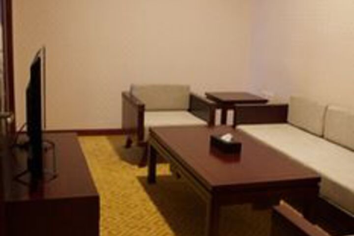 Room 27 of 37