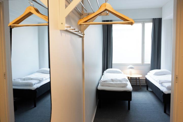 Room 2 of 8