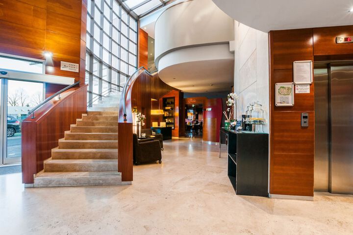 Hotel Lobby