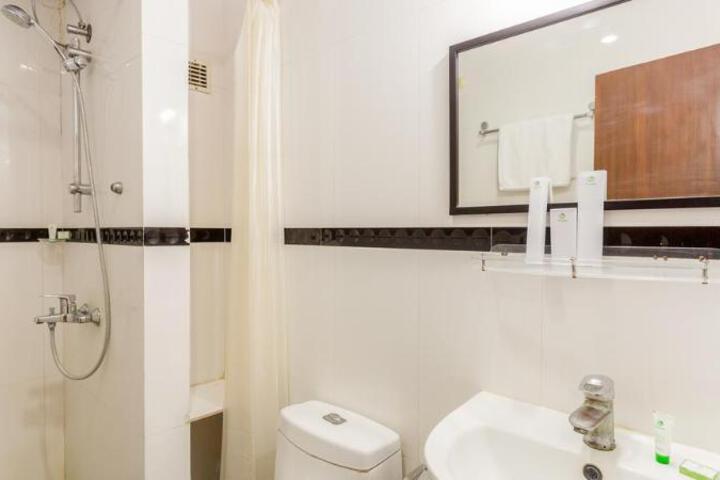 Room 4 of 6