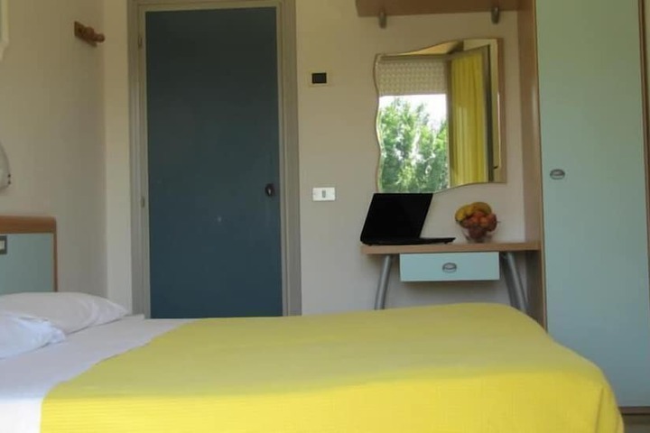 Room 5 of 66