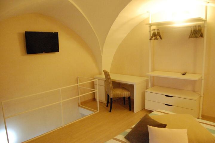 Room 8 of 32