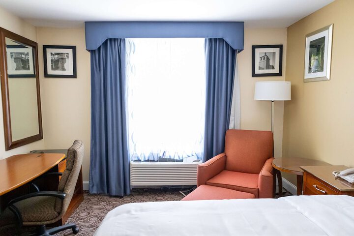 1 King Bed (5 of 31)