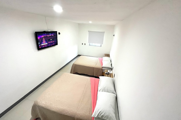 Room 6 of 14