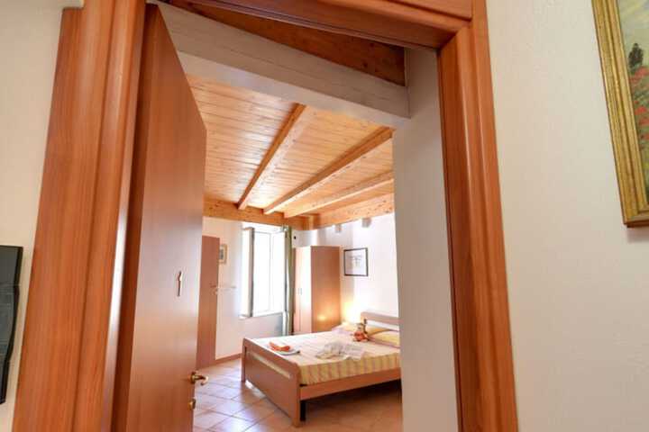 Room 6 of 33