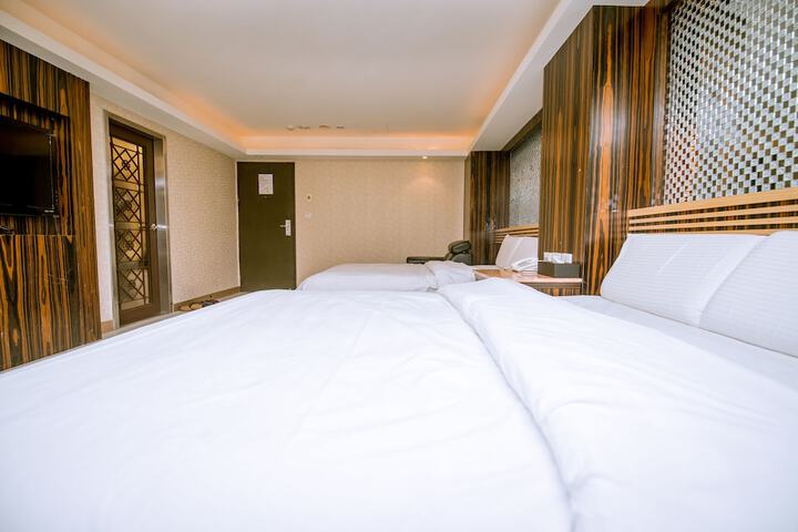 Room 13 of 72