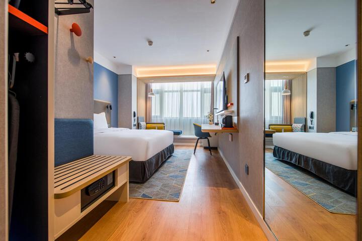 Room 27 of 50