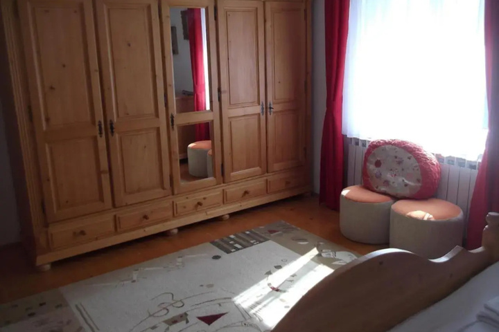 Room 4 of 14