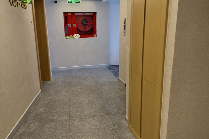 Ballroom/Hall 18 of 21
