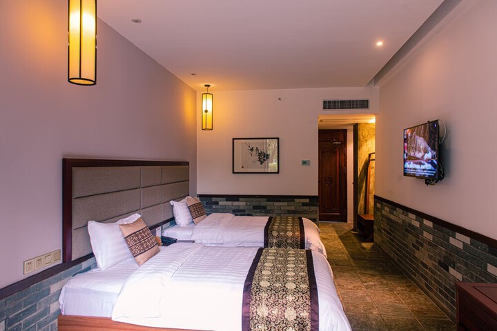 Room 10 of 82